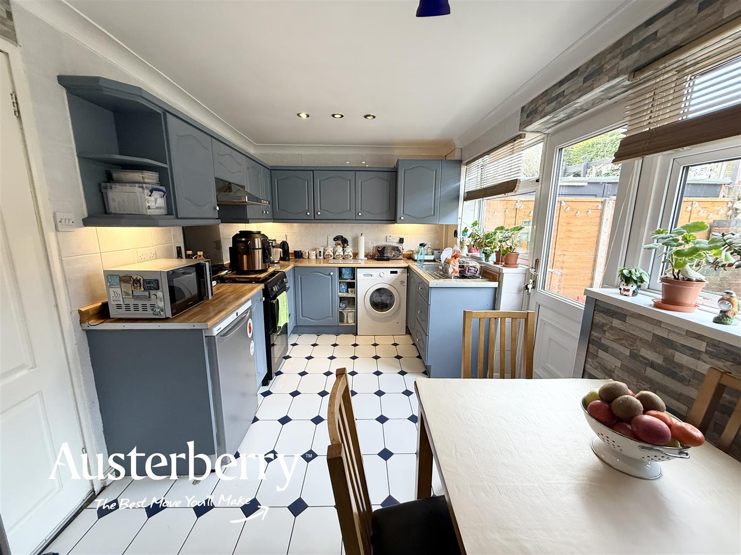 3 bed property in Lowell Drive, Stoke-On-Trent